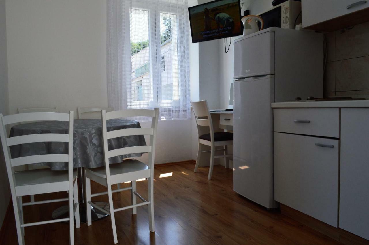 Apartmani Luan Vis Bagian luar foto